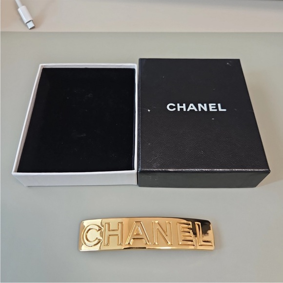 CHANEL GOLD HAIR BARETTE - Picture 5 of 10